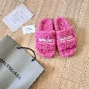 balenciga_fur_slides_sandals_p_1735952667_644bebc2_progressive.webp