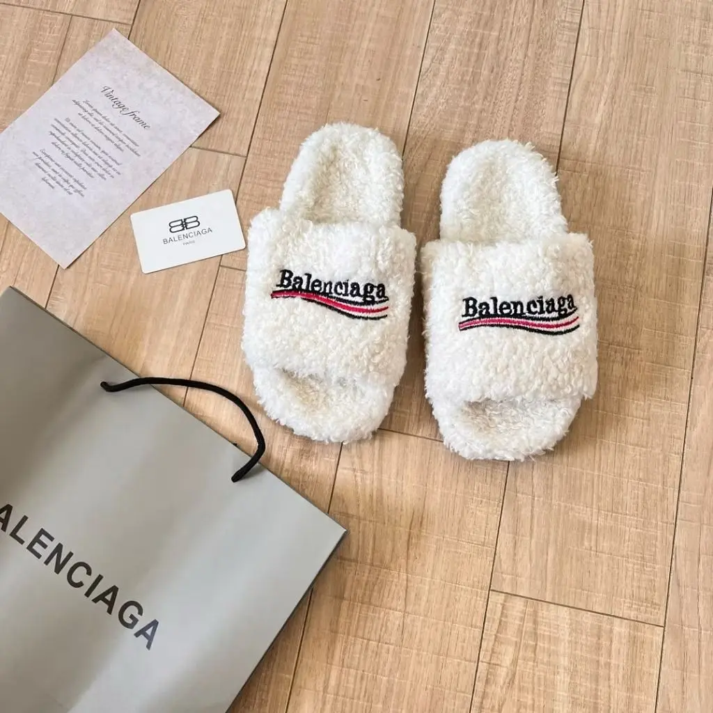 balenciga_fur_slides_sandals_p_1735952667_e9be568b_progressive.webp
